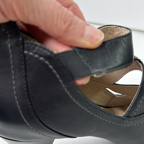 Blondo Black Leather Platform open Toed Sandals - Picture 7 of 11